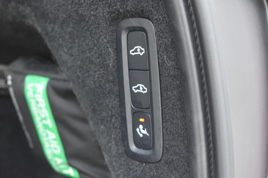 Volvo XC90 T8 455PK Recharge AWD Ultimate Bright / Luchtvering / Bowers & Wilkins / Schuif-kanteldak / 360 Camera / Head Up Display / Nappaleder met ventilatie / Massagefunctie / Gelamineerde zijruiten / 22'' Velgen / Trekhaak /  Stoelverwarming / Stuurverwarming