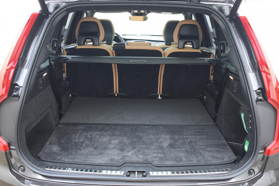 Volvo XC90 T8 455PK Recharge AWD Ultimate Bright / Luchtvering / Bowers & Wilkins / Schuif-kanteldak / 360 Camera / Head Up Display / Nappaleder met ventilatie / Massagefunctie / Gelamineerde zijruiten / 22'' Velgen / Trekhaak /  Stoelverwarming / Stuurverwarming
