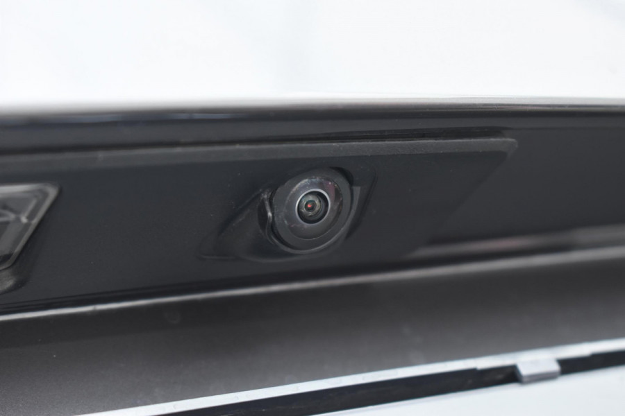 Volvo XC90 T8 455PK Recharge AWD Ultimate Bright / Luchtvering / Bowers & Wilkins / Schuif-kanteldak / 360 Camera / Head Up Display / Nappaleder met ventilatie / Massagefunctie / Gelamineerde zijruiten / 22'' Velgen / Trekhaak /  Stoelverwarming / Stuurverwarming