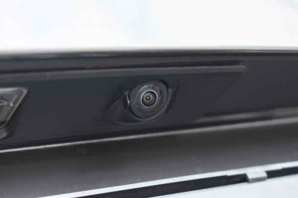 Volvo XC90 T8 455PK Recharge AWD Ultimate Bright / Luchtvering / Bowers & Wilkins / Schuif-kanteldak / 360 Camera / Head Up Display / Nappaleder met ventilatie / Massagefunctie / Gelamineerde zijruiten / 22'' Velgen / Trekhaak /  Stoelverwarming / Stuurverwarming