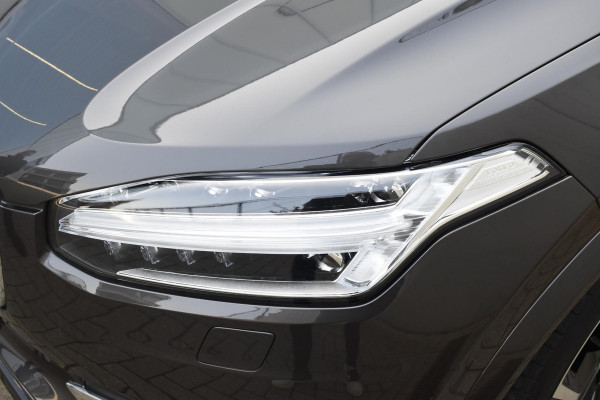 Volvo XC90 T8 455PK Recharge AWD Ultimate Bright / Luchtvering / Bowers & Wilkins / Schuif-kanteldak / 360 Camera / Head Up Display / Nappaleder met ventilatie / Massagefunctie / Gelamineerde zijruiten / 22'' Velgen / Trekhaak /  Stoelverwarming / Stuurverwarming