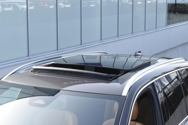 Volvo XC90 T8 455PK Recharge AWD Ultimate Bright / Luchtvering / Bowers & Wilkins / Schuif-kanteldak / 360 Camera / Head Up Display / Nappaleder met ventilatie / Massagefunctie / Gelamineerde zijruiten / 22'' Velgen / Trekhaak /  Stoelverwarming / Stuurverwarming