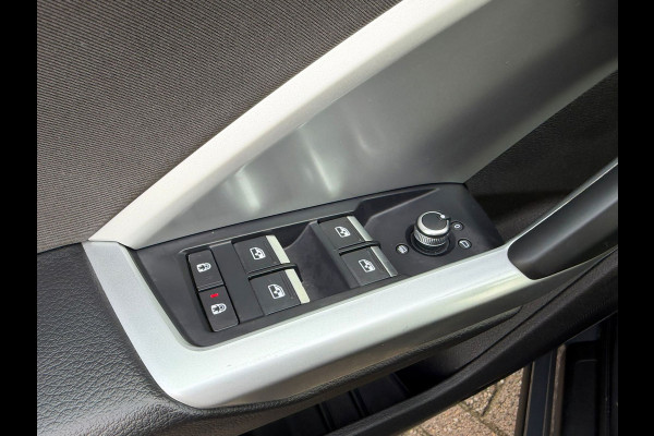 Audi Q3 35 TFSI S Line Pro Line Climate control Cruise LED Stoelverwarming Apple / Android Navi PDC voor/achter