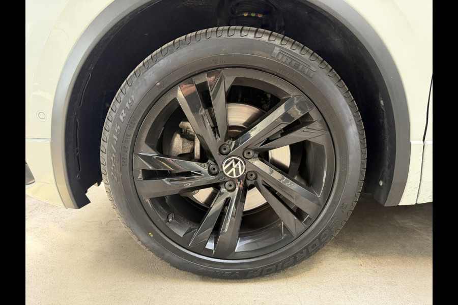 Volkswagen Tiguan 2.0 TSI 4Motion 3x R-line PANO-HUD-IQ LED-22''