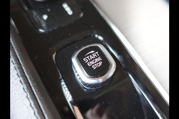 Volvo XC90 2.0 T8 Recharge AWD Inscription Expression 7-Pers | Leder | Navigatie | Adaptive Cruise Control | 19" Lichtmetalen Velgen | PDC V+A | Climate Control | Camera