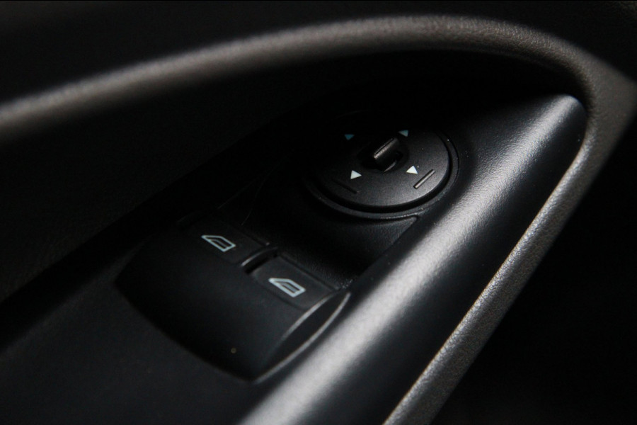 Ford Transit Connect 1.5 EcoBlue L2 Trend / Camera / Trekhaak / Sync 3 / 3 zits