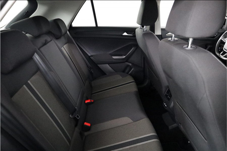 Volkswagen T-Roc 1.5 TSI Style 150 pk Automaat (DSG) | Verlengde garantie | Navigatie | Parkeersensoren | Adaptieve cruise control