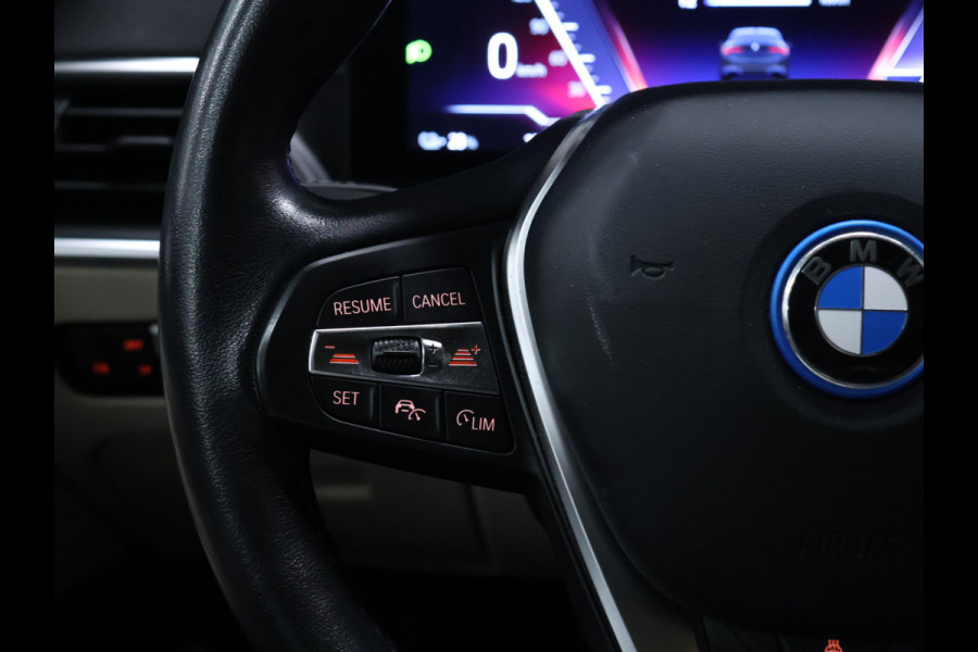 BMW i4 eDrive40 84 kWh [SCHUIFKANTELDAK, ADAPTIVE CRUISE CONTROL, APPLE CARPLAY, ANDROID AUTO, ACHTERUITRIJCAMERA, PDC V+A,STUURVERWARMING, BMW LED, NIEUWSTAAT]