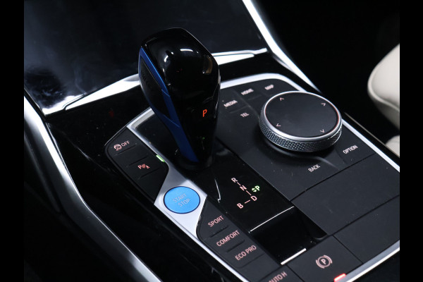 BMW i4 eDrive40 84 kWh [SCHUIFKANTELDAK, ADAPTIVE CRUISE CONTROL, APPLE CARPLAY, ANDROID AUTO, ACHTERUITRIJCAMERA, PDC V+A,STUURVERWARMING, BMW LED, NIEUWSTAAT]