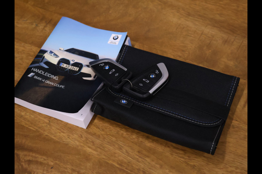 BMW i4 eDrive40 84 kWh [SCHUIFKANTELDAK, ADAPTIVE CRUISE CONTROL, APPLE CARPLAY, ANDROID AUTO, ACHTERUITRIJCAMERA, PDC V+A,STUURVERWARMING, BMW LED, NIEUWSTAAT]