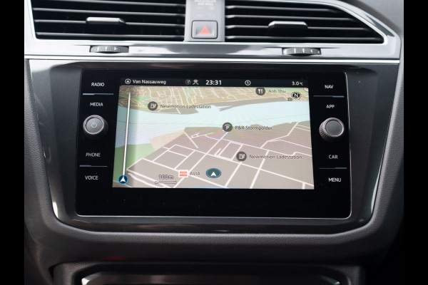 Volkswagen Tiguan 1.5 TSI R-Line Business+ | Trekhaak wegkl. | Elk. A-klep | Side Assist | 20'' | IQ Light | Prijs Rijklaar!!