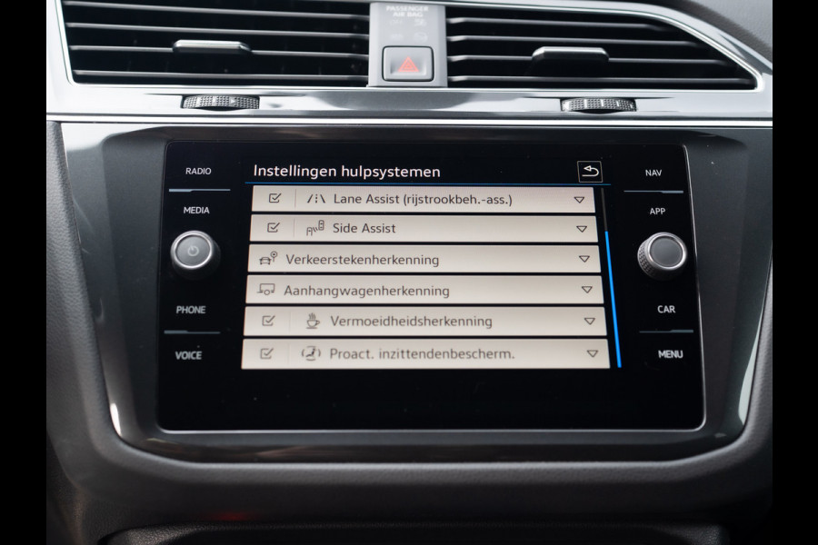 Volkswagen Tiguan 1.5 TSI R-Line Business+ | Trekhaak wegkl. | Elk. A-klep | Side Assist | 20'' | IQ Light | Prijs Rijklaar!!