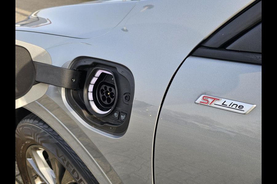 Ford Kuga 2.5 PHEV ST-Line X Half leder | Adaptieve cruise control | Full led | Dodehoekdetectie | Winterpack | Zéér nette auto!