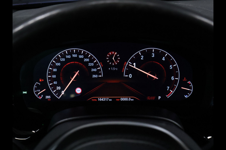 BMW 5 Serie Touring 520i M Sport [SCHUIFKANTELDAK, CRUISE CONTROL, BLUETOOTH TELEFOON, HUD, ACHTERUITRIJCAMERA, PDC V+A, STOELVERWARMING, BMW ADAPTIVE LED, NIEUWSTAAT]