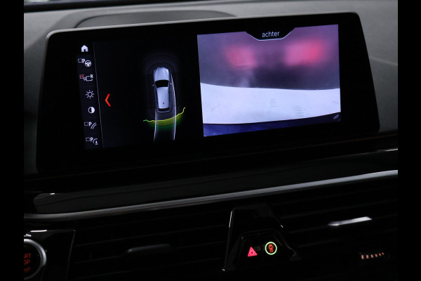 BMW 5 Serie Touring 520i M Sport [SCHUIFKANTELDAK, CRUISE CONTROL, BLUETOOTH TELEFOON, HUD, ACHTERUITRIJCAMERA, PDC V+A, STOELVERWARMING, BMW ADAPTIVE LED, NIEUWSTAAT]