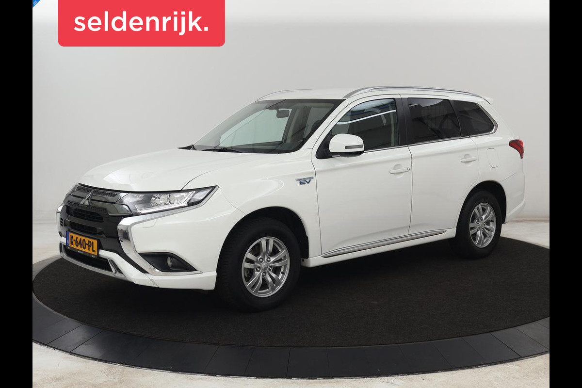 Mitsubishi Outlander 2.4 PHEV Pure | Stoelverwarming | Trekhaak | Camera | Carplay | Keyless | DAB | Cruise control | Bluetooth | Climate control | Plug In