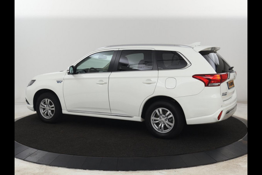Mitsubishi Outlander 2.4 PHEV Pure | Stoelverwarming | Trekhaak | Camera | Carplay | Keyless | DAB | Cruise control | Bluetooth | Climate control | Plug In