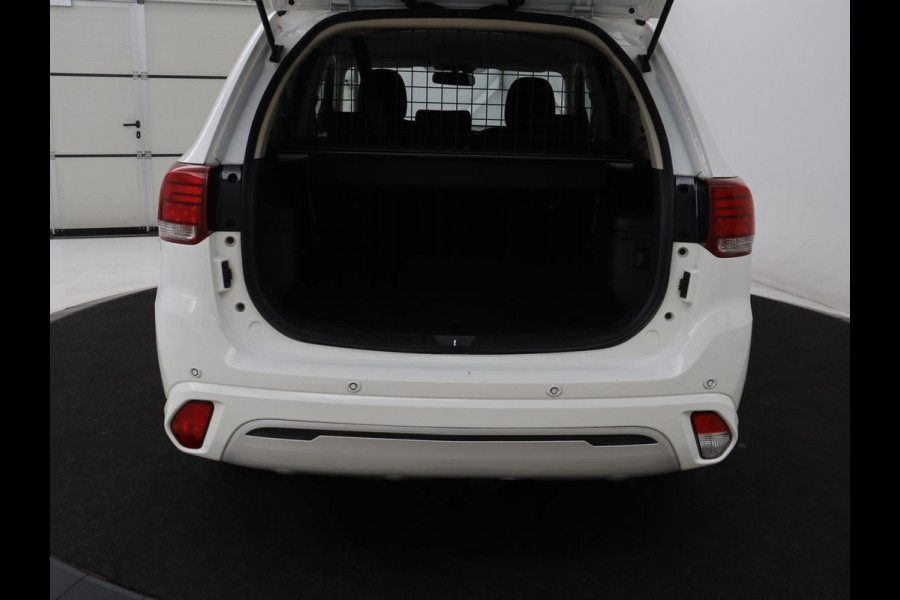 Mitsubishi Outlander 2.4 PHEV Pure | Stoelverwarming | Trekhaak | Camera | Carplay | Keyless | DAB | Cruise control | Bluetooth | Climate control | Plug In