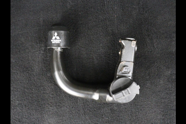 Mitsubishi Outlander 2.4 PHEV Pure | Stoelverwarming | Trekhaak | Camera | Carplay | Keyless | DAB | Cruise control | Bluetooth | Climate control | Plug In