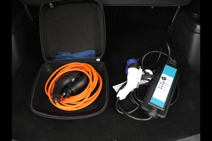 Mitsubishi Outlander 2.4 PHEV Pure | Stoelverwarming | Trekhaak | Camera | Carplay | Keyless | DAB | Cruise control | Bluetooth | Climate control | Plug In