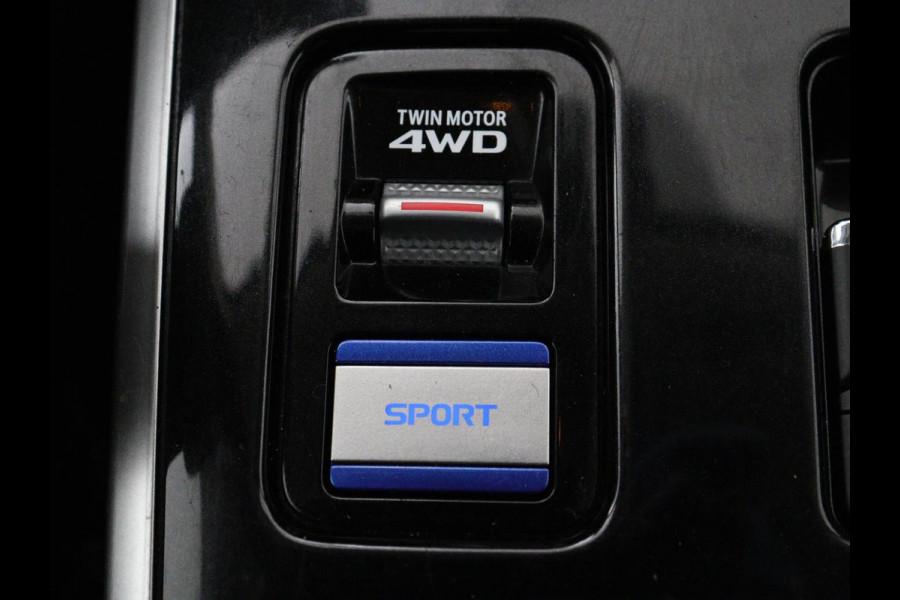 Mitsubishi Outlander 2.4 PHEV Pure | Stoelverwarming | Trekhaak | Camera | Carplay | Keyless | DAB | Cruise control | Bluetooth | Climate control | Plug In