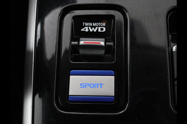 Mitsubishi Outlander 2.4 PHEV Pure | Stoelverwarming | Trekhaak | Camera | Carplay | Keyless | DAB | Cruise control | Bluetooth | Climate control | Plug In