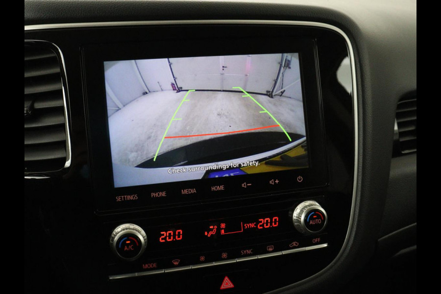 Mitsubishi Outlander 2.4 PHEV Pure | Stoelverwarming | Trekhaak | Camera | Carplay | Keyless | DAB | Cruise control | Bluetooth | Climate control | Plug In