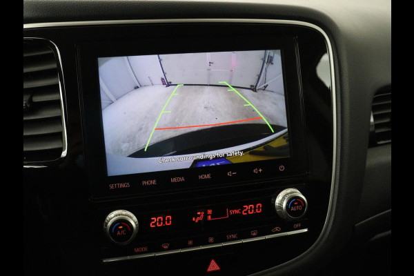 Mitsubishi Outlander 2.4 PHEV Pure | Stoelverwarming | Trekhaak | Camera | Carplay | Keyless | DAB | Cruise control | Bluetooth | Climate control | Plug In