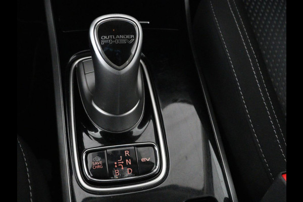 Mitsubishi Outlander 2.4 PHEV Pure | Stoelverwarming | Trekhaak | Camera | Carplay | Keyless | DAB | Cruise control | Bluetooth | Climate control | Plug In
