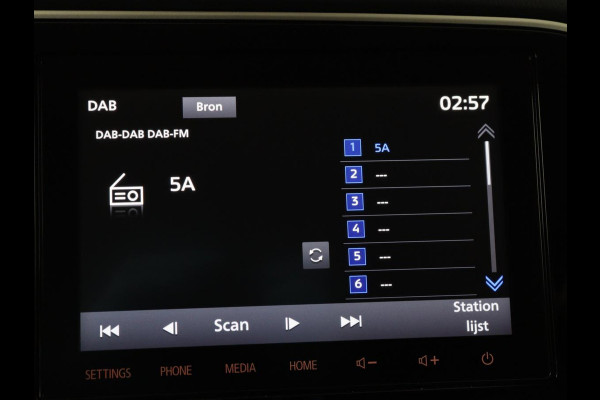 Mitsubishi Outlander 2.4 PHEV Pure | Stoelverwarming | Trekhaak | Camera | Carplay | Keyless | DAB | Cruise control | Bluetooth | Climate control | Plug In