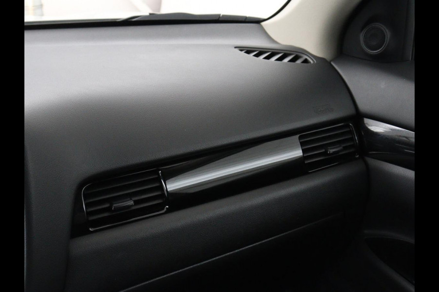 Mitsubishi Outlander 2.4 PHEV Pure | Stoelverwarming | Trekhaak | Camera | Carplay | Keyless | DAB | Cruise control | Bluetooth | Climate control | Plug In
