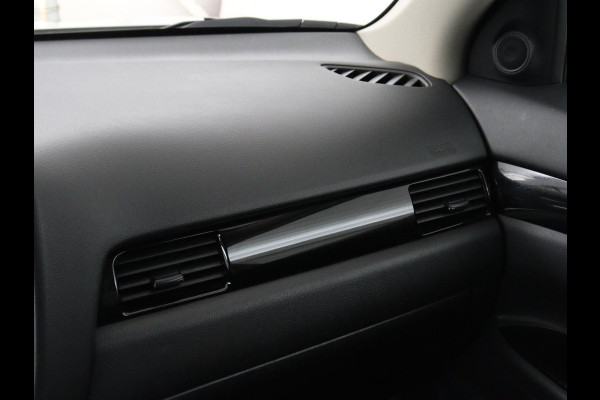 Mitsubishi Outlander 2.4 PHEV Pure | Stoelverwarming | Trekhaak | Camera | Carplay | Keyless | DAB | Cruise control | Bluetooth | Climate control | Plug In