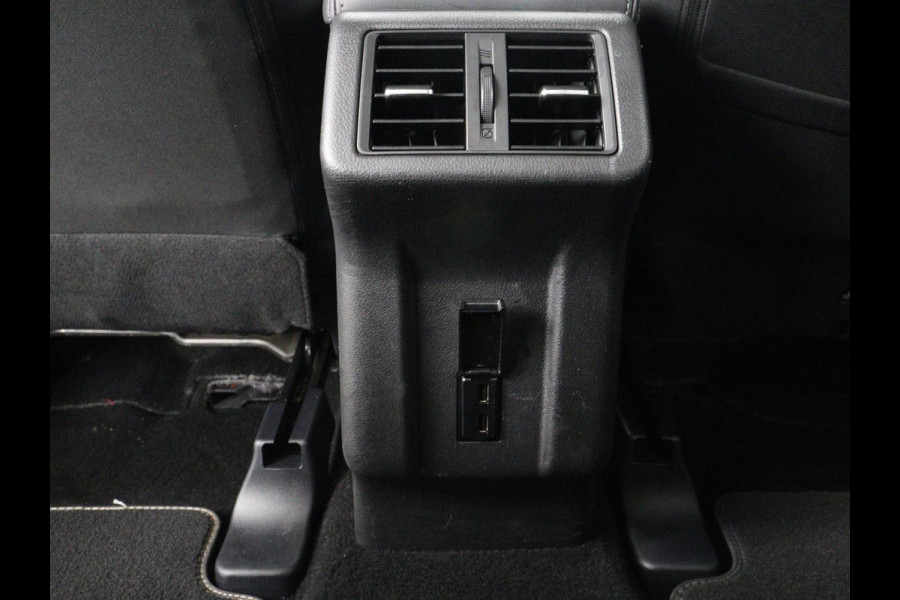 Mitsubishi Outlander 2.4 PHEV Pure | Stoelverwarming | Trekhaak | Camera | Carplay | Keyless | DAB | Cruise control | Bluetooth | Climate control | Plug In