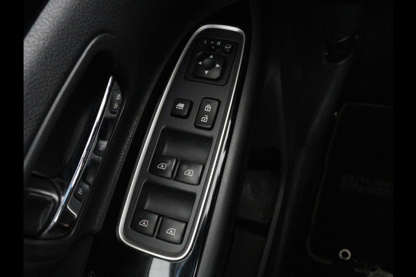 Mitsubishi Outlander 2.4 PHEV Pure | Stoelverwarming | Trekhaak | Camera | Carplay | Keyless | DAB | Cruise control | Bluetooth | Climate control | Plug In