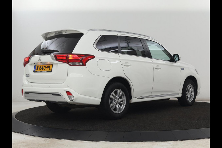 Mitsubishi Outlander 2.4 PHEV Pure | Stoelverwarming | Trekhaak | Camera | Carplay | Keyless | DAB | Cruise control | Bluetooth | Climate control | Plug In