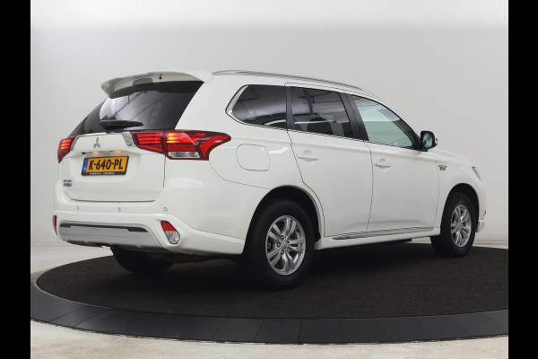 Mitsubishi Outlander 2.4 PHEV Pure | Stoelverwarming | Trekhaak | Camera | Carplay | Keyless | DAB | Cruise control | Bluetooth | Climate control | Plug In