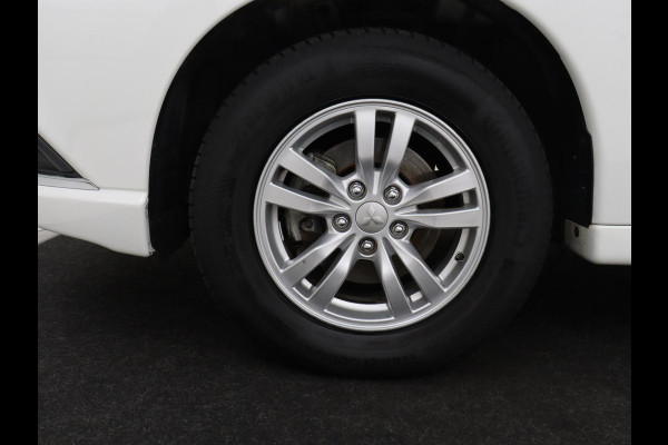 Mitsubishi Outlander 2.4 PHEV Pure | Stoelverwarming | Trekhaak | Camera | Carplay | Keyless | DAB | Cruise control | Bluetooth | Climate control | Plug In
