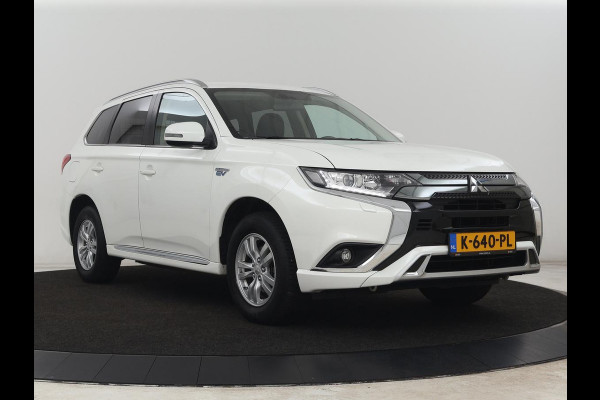 Mitsubishi Outlander 2.4 PHEV Pure | Stoelverwarming | Trekhaak | Camera | Carplay | Keyless | DAB | Cruise control | Bluetooth | Climate control | Plug In