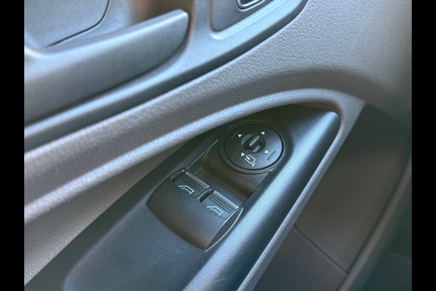 Ford Transit Connect 1.5 EcoBlue L1 Limited / Automaat 120PK / Laadruimte inrichting / Camera / 3 zits