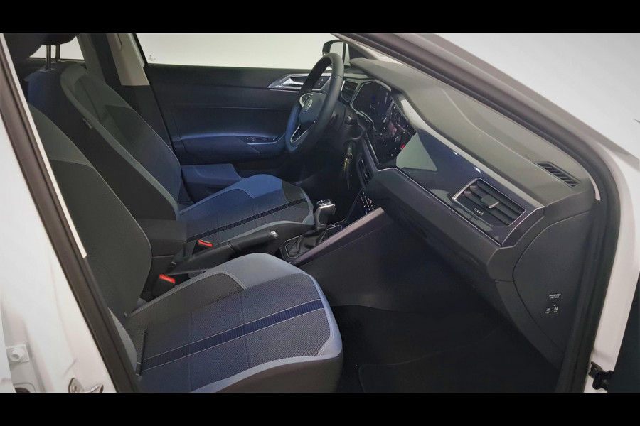 Volkswagen Polo 1.0 TSI DSG Style Nieuw Type | Navigatie | Climate Control | Parkeer sensoren | Cruise control adaptive | Lichtmetalen velgen