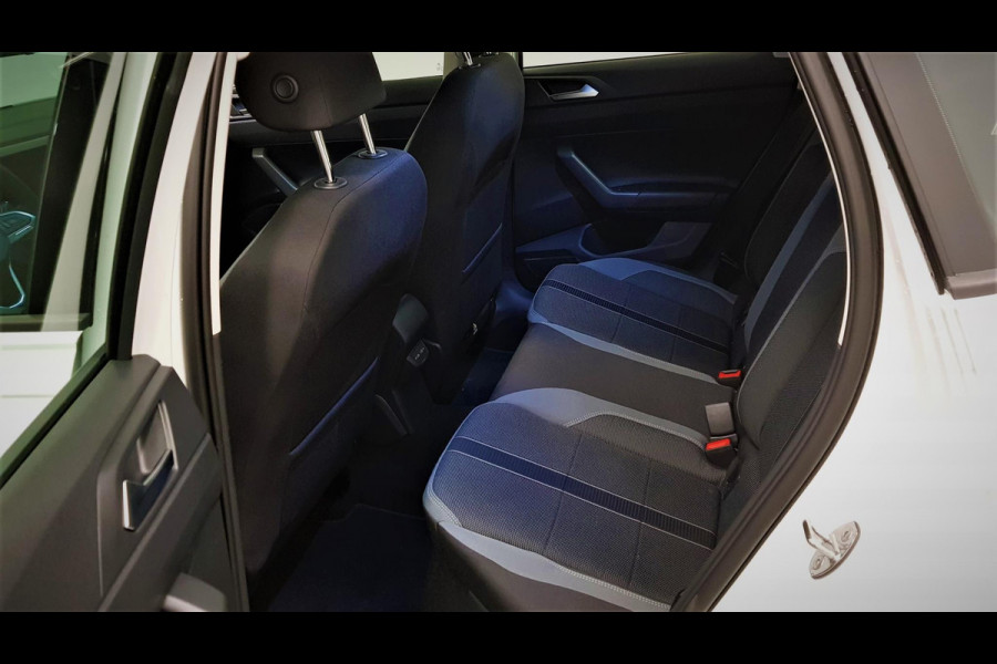 Volkswagen Polo 1.0 TSI DSG Style Nieuw Type | Navigatie | Climate Control | Parkeer sensoren | Cruise control adaptive | Lichtmetalen velgen