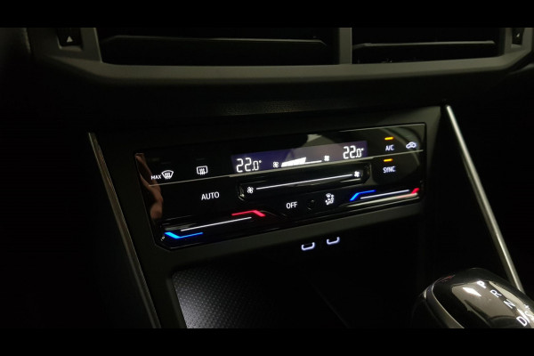 Volkswagen Polo 1.0 TSI DSG Style Nieuw Type | Navigatie | Climate Control | Parkeer sensoren | Cruise control adaptive | Lichtmetalen velgen