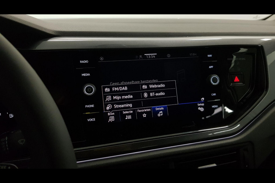 Volkswagen Polo 1.0 TSI DSG Style Nieuw Type | Navigatie | Climate Control | Parkeer sensoren | Cruise control adaptive | Lichtmetalen velgen