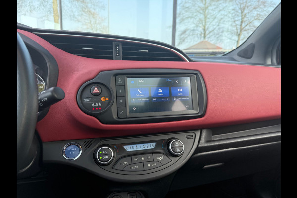 Toyota Yaris 1.5 Hybrid Y20 BiTone - Automaat - Panodak - Climate - Trekhaak afn.