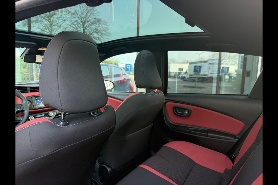 Toyota Yaris 1.5 Hybrid Y20 BiTone - Automaat - Panodak - Climate - Trekhaak afn.