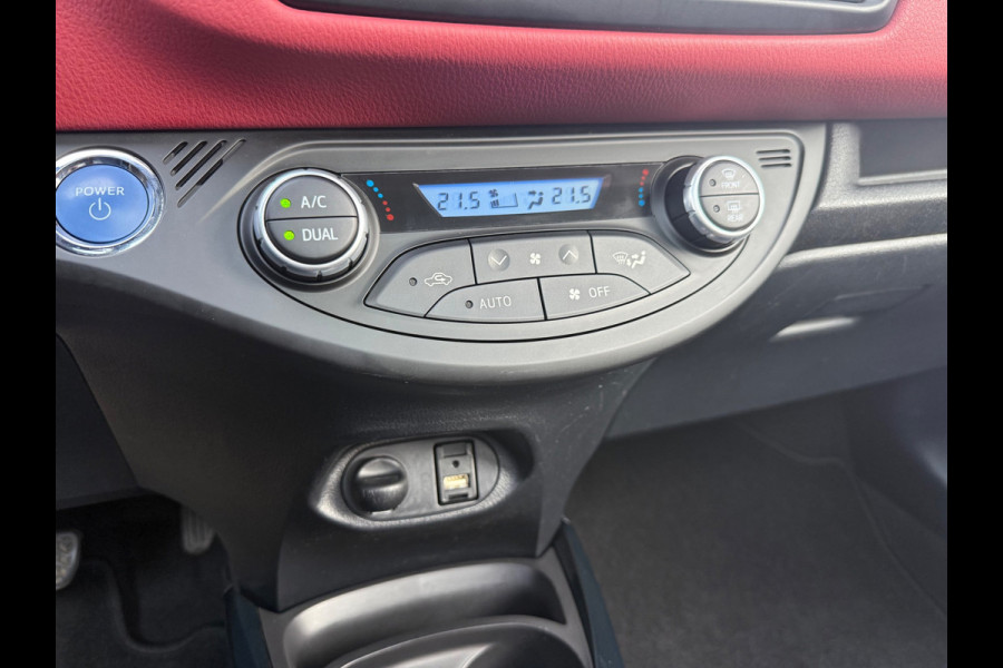 Toyota Yaris 1.5 Hybrid Y20 BiTone - Automaat - Panodak - Climate - Trekhaak afn.