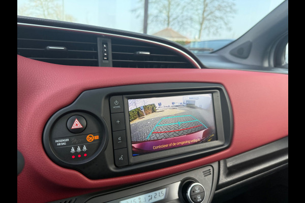 Toyota Yaris 1.5 Hybrid Y20 BiTone - Automaat - Panodak - Climate - Trekhaak afn.