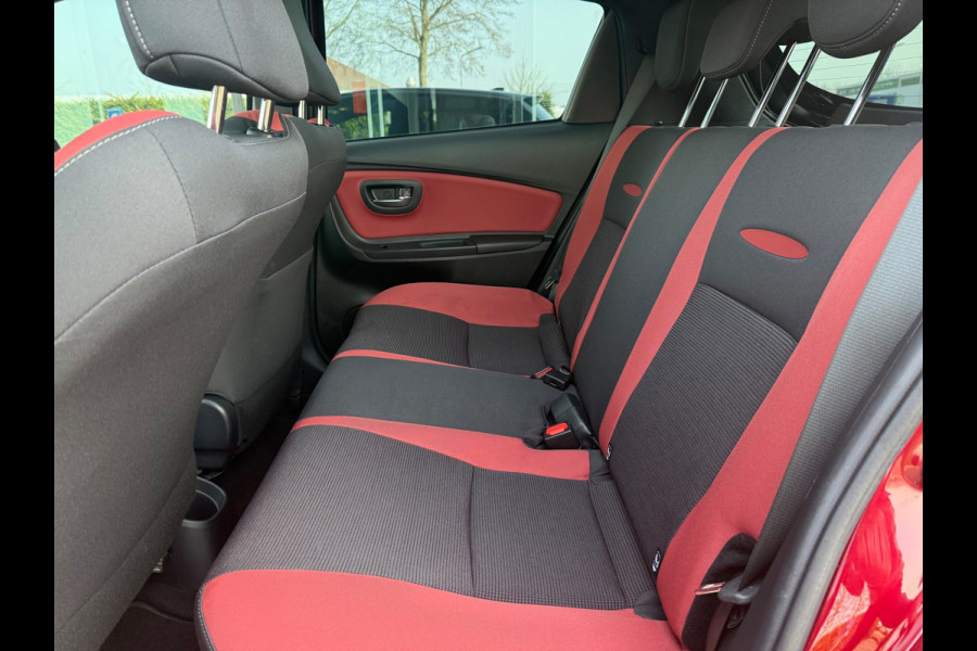 Toyota Yaris 1.5 Hybrid Y20 BiTone - Automaat - Panodak - Climate - Trekhaak afn.