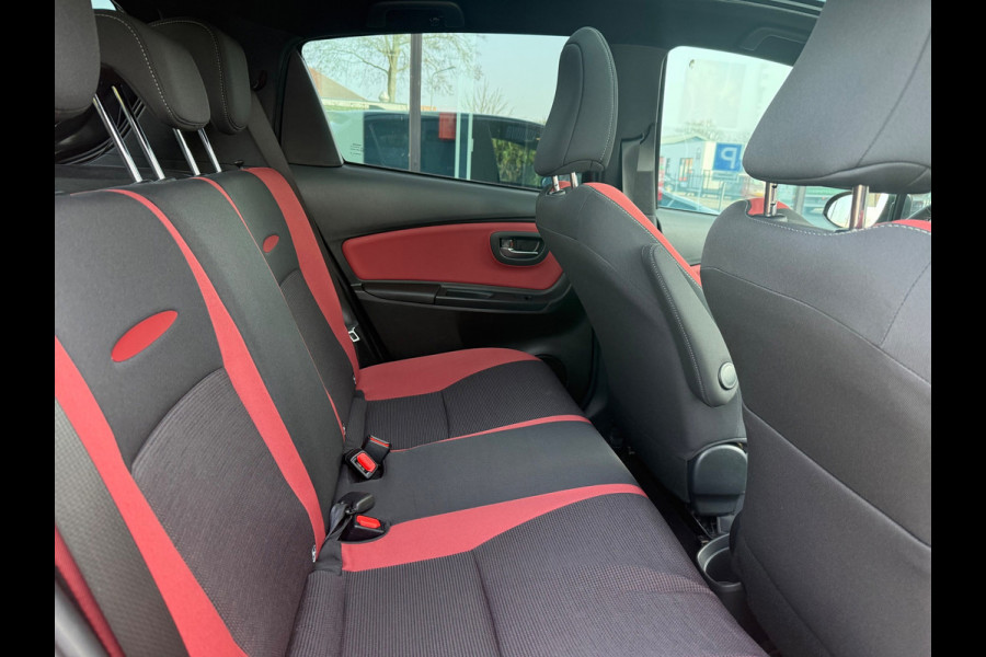 Toyota Yaris 1.5 Hybrid Y20 BiTone - Automaat - Panodak - Climate - Trekhaak afn.