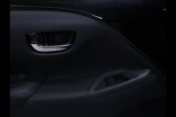 Citroën C1 1.0 VTi Shine [APPLE CARPLAY, ANDROID AUTO, CRUISE CONTROL, ACHTERUITRIJCAMERA, ELEKTRISCHE RAMEN, AUTOMATISCHE AIRCO, LICHTMETALEN VELGEN, NIEUWSTAAT]